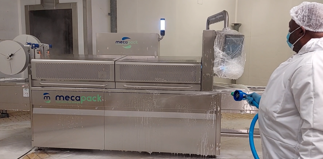 http://www.studioboost.fr/thumbs/projets/mecapack/nettoyage-machine-1060x524.png